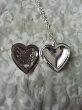 Diseño único tallado corazón-marco de fotos con forma colgante con abalorio, collares de medallón ajustables, joyería conmemorativa para hombres y mujeres