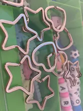 Más barato Mezclar 10 unids/pack ronda/corazón/Flor llaveros de Metal llavero con anilla Split anillos Unisex llavero accesorios DIY