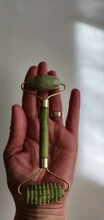 Masajeador de Jade Natural para cara, raspador de Gua Sha con rodillo de Jade, con microagujas
