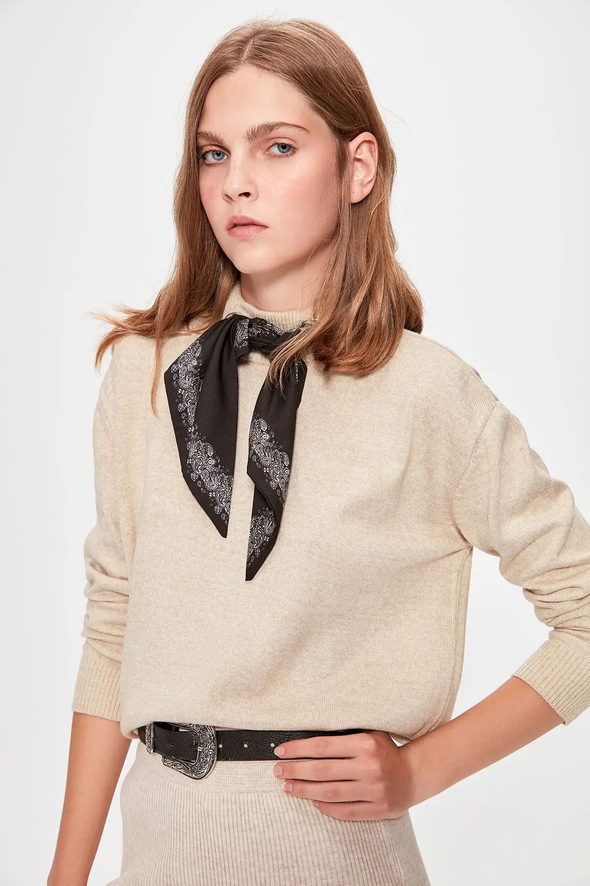 

Trendyol Stone Lacing Detailed Knitwear Sweater TWOAW20FV0120