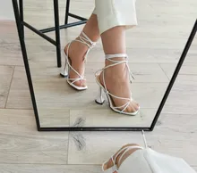 Aneikeh de verano zapatos de mujer Sandalias, de la Pu de moda Cruz-atado tacones de encaje fiesta bombas tamaño 35- 42 albaricoque blanco negro