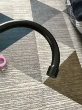 Grifo de cocina negro montado en la pared, un solo Mango, doble orificio, agua caliente y fría