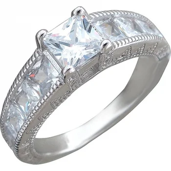 

Esthete ring with cubic zirconia