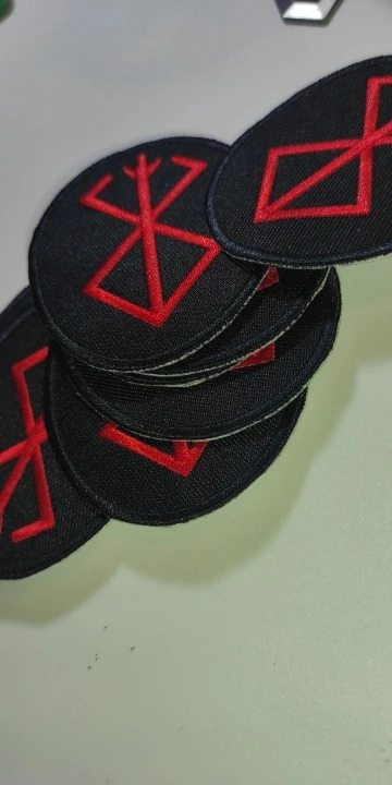 Red Berserk - Patch In PVC Del Marchio Del Sacrificio (Brand Of Sacrifice) - Morale Patch 6,3 X 3,9 Cm