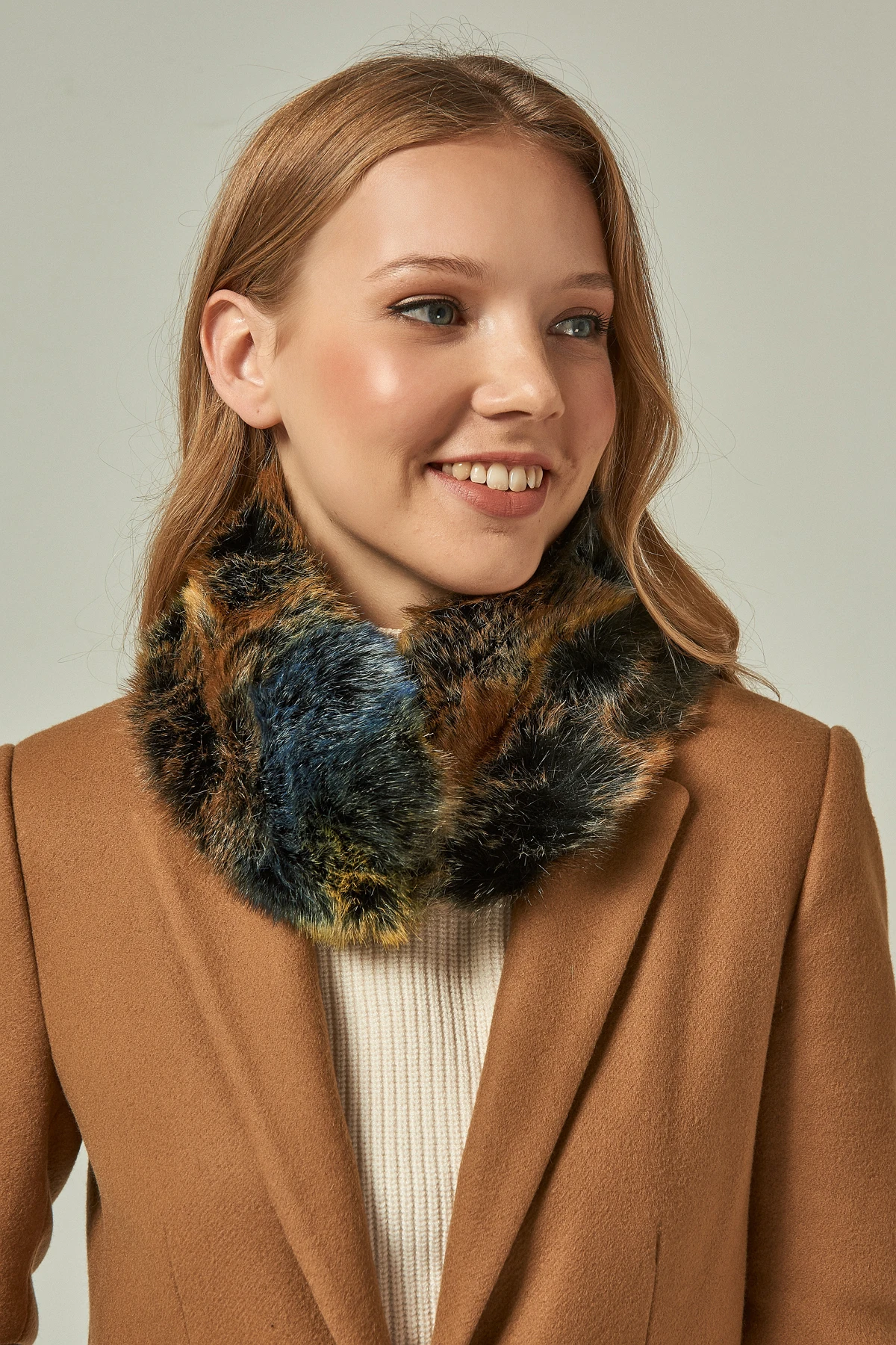 меховой воротник. меховая куртка женская. меховой воротник. пальто женское с мехом на воротнике. горжетка из меха.