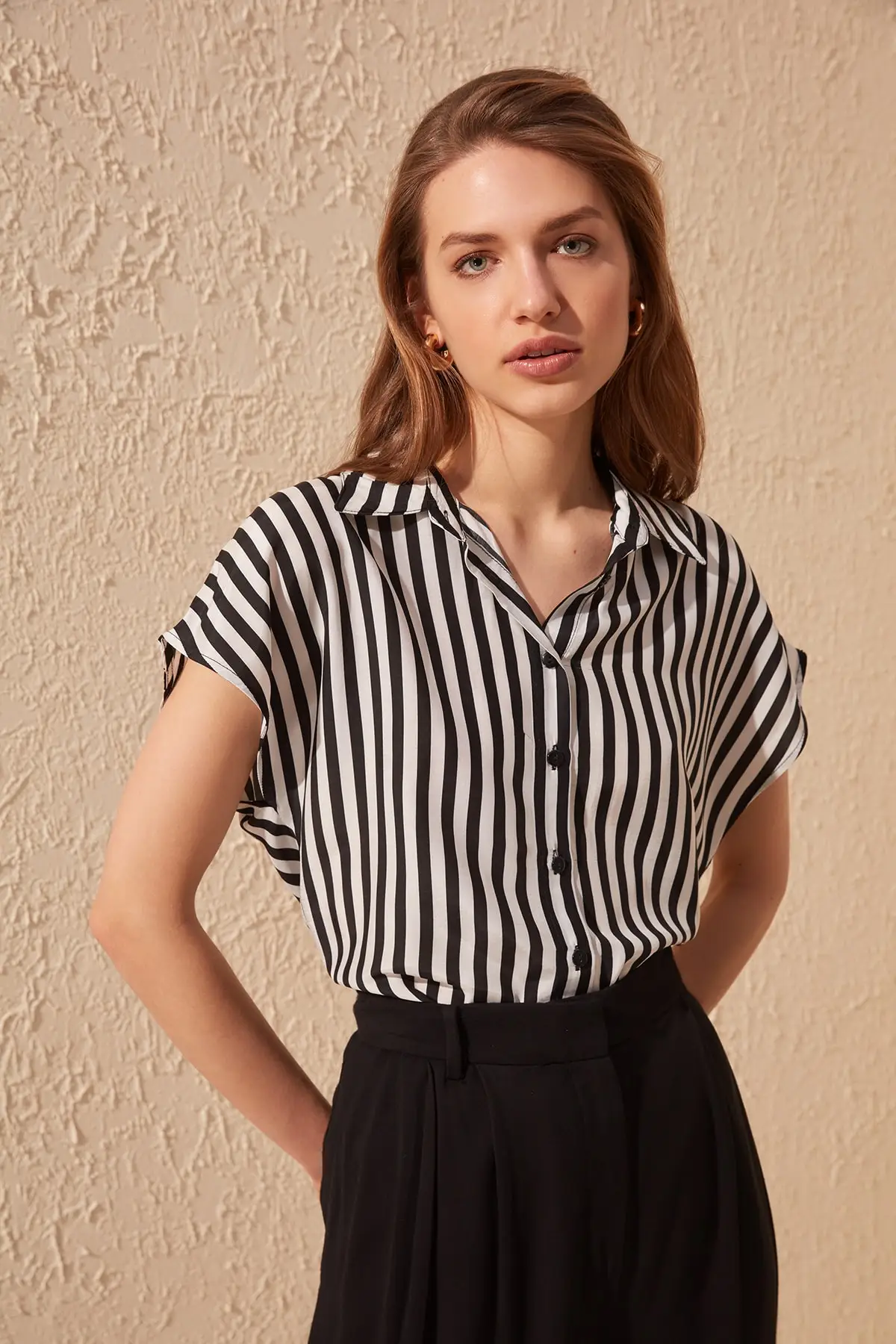 

Trendyol Short-Sleeve Shirt TWOSS20GO0058