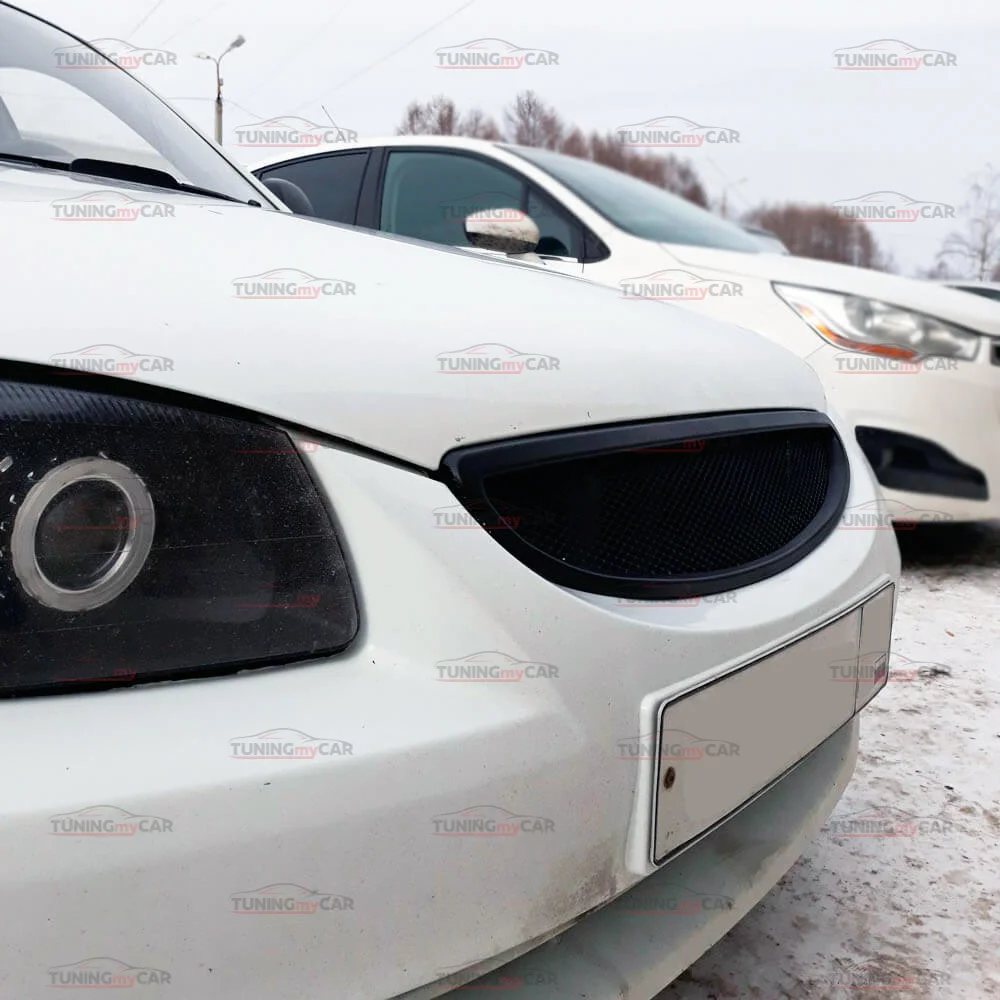 reshetka-radiatora-hyundai-accent-chernyj-lak3