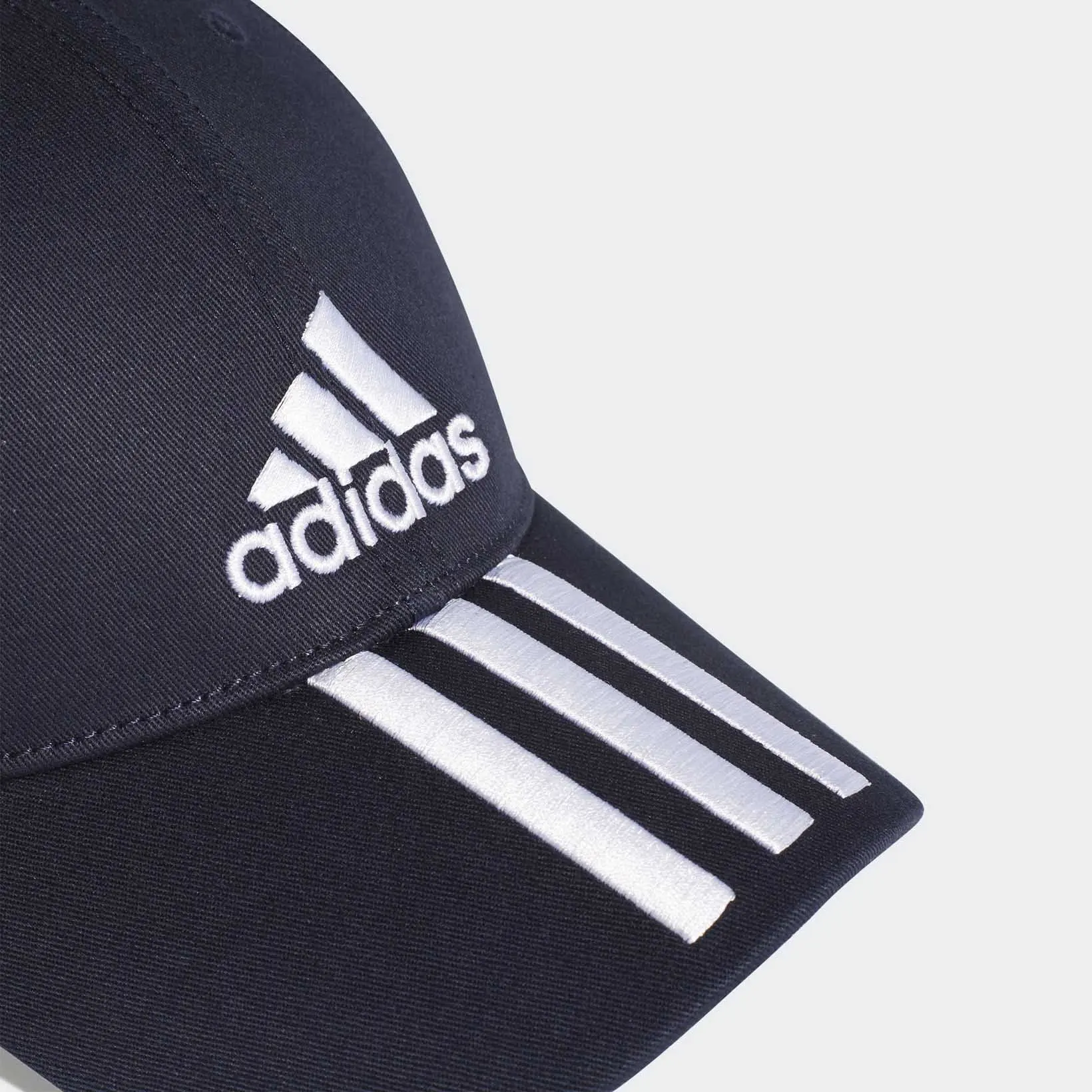 Бейсболка Adidas Six-Panel Classic 3-Stripes DU0198