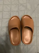 Zapatillas de verano de las mujeres de los hombres goma Eva para interiores 2021 Cool Fondo suave sandalias tendencia diapositivas Unisex chinelas zapatos para la playa casa 36-45