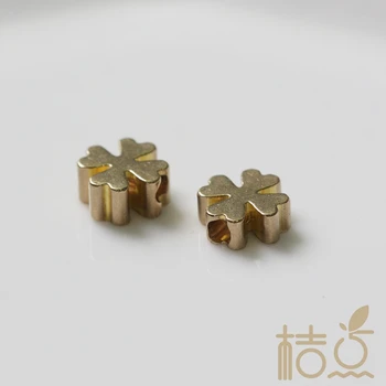 

10 Pieces Raw Brass Spacers - Clover 8mm (4213C-S-464A)