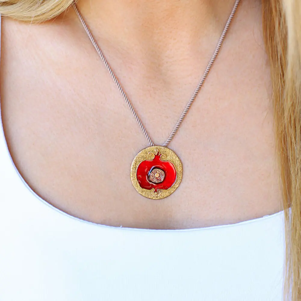 

BiggDesign "Pomegranate" Shape Necklace