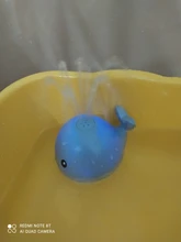 Ballena eléctrica de inducción para niños pequeños, juguetes de baño con aspersor de música, luces coloridas, juguetes de agua