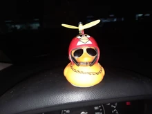 Casco de viento roto de pato amarillo pequeño, accesorios bonitos para coche Interior, Ola de viento rota, adorno de coche de pato, decoración de ciclismo