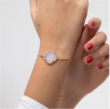 

White Stone Clover Lift Bracelet