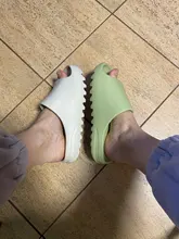 Zapatillas de verano de las mujeres de los hombres goma Eva para interiores 2021 Cool Fondo suave sandalias tendencia diapositivas Unisex chinelas zapatos para la playa casa 36-45