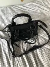 Bolso europeo de cuero PU para motocicleta para mujer, bandoleras cruzadas con remaches y borlas