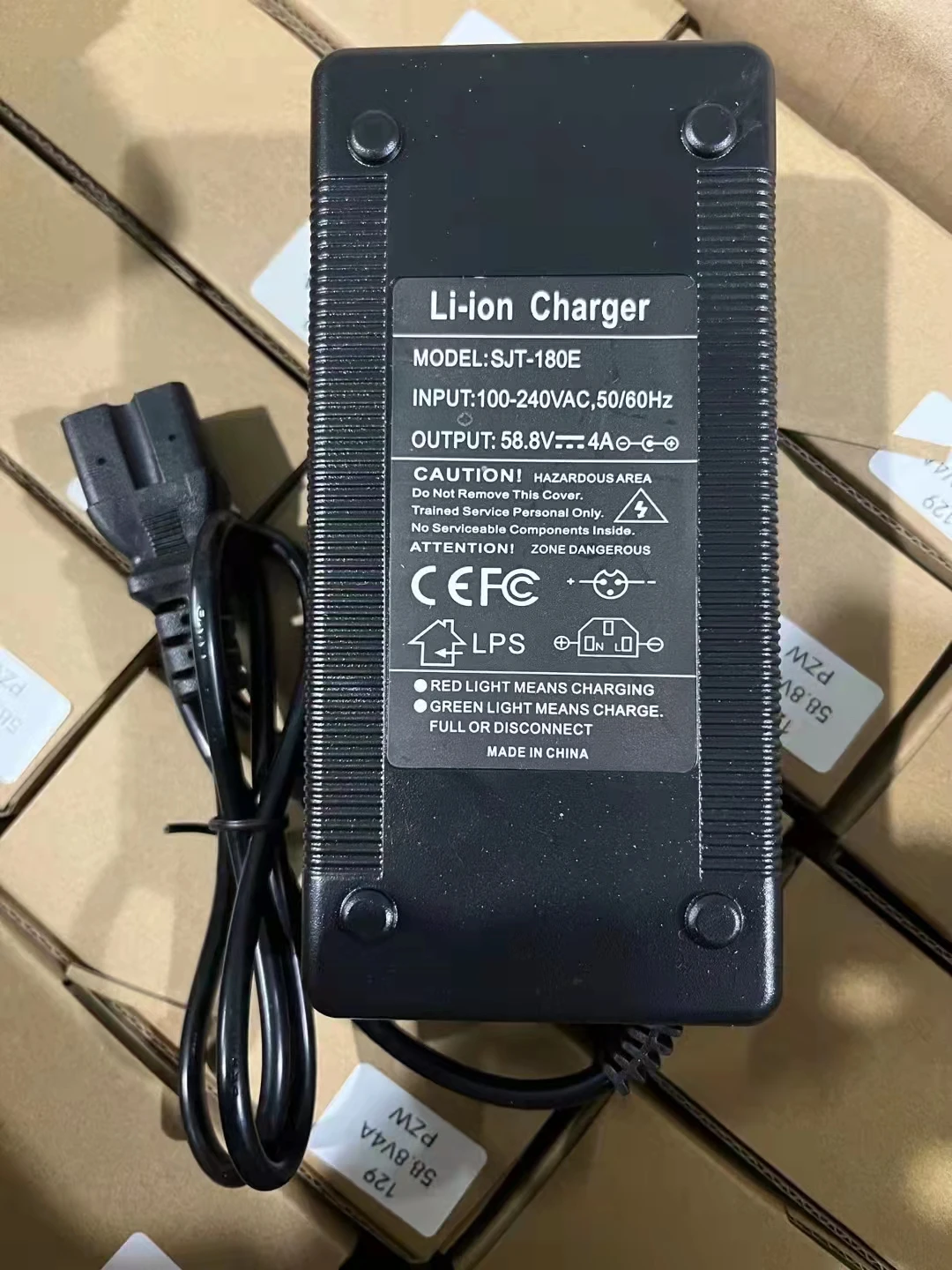 58.8V 4A Lithium Ebike Charger For 51.8V 52V 14S Li-ion Electric Bike Scooter Bicycle Battery Charger Adapter GX16 XLRM with fan