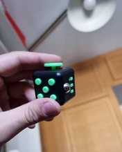 Juguetes dados para aliviar la ansiedad y el estrés para niños, juguete de descompresión de plástico con enfoque multifuncional de seis lados para juegos, regalo para adultos