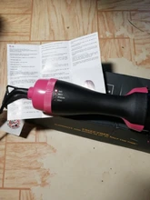 Cepillo que seca y volumiza el pelo de un solo paso, el cepillo produce aire caliente y puede alisar y arizar el pelo