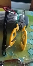 Alicates de pesca multifuncionales, tijeras de corte de línea, removedor de anzuelos, accesorios de abrazadera de pesca, herramientas con cordones, cuerda de resorte