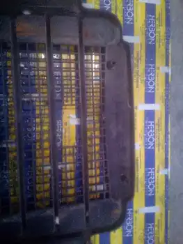 

346346E1 Front Grille Land Rover 88/109 Santana