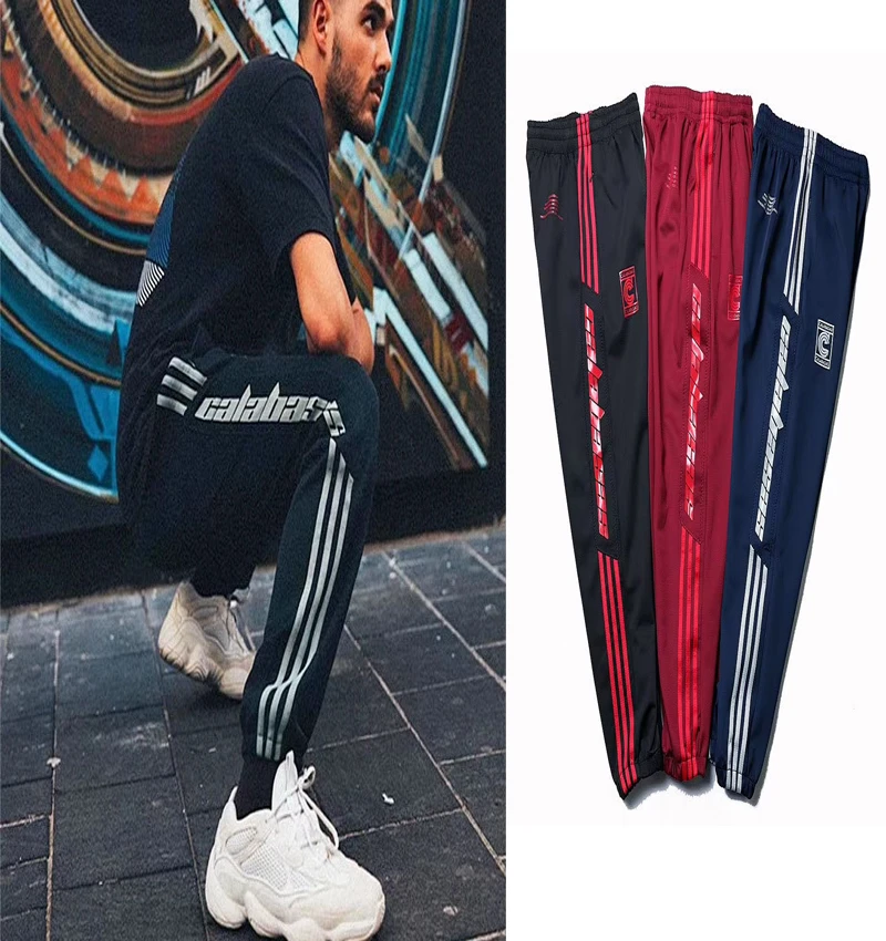 El extraño Sandalias borde Pantalones de chándal holgados Kanye West, pantalón informal de alta  calidad con barra lateral y rayas Calabasas tab letter Season 6|Pantalones  informales| - AliExpress