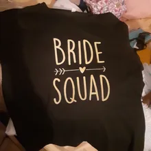 Camiseta unisex para despedida de soltera, ropa con diseño de corazón y flecha del escuadrón de la novia, con eslogan femenino, para chica y pareja