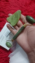 Gua Sha-Rodillo verde 2 en 1, herramientas de Jade Natural, masajeador con piedras para cara, cuello, espalda y Jawline