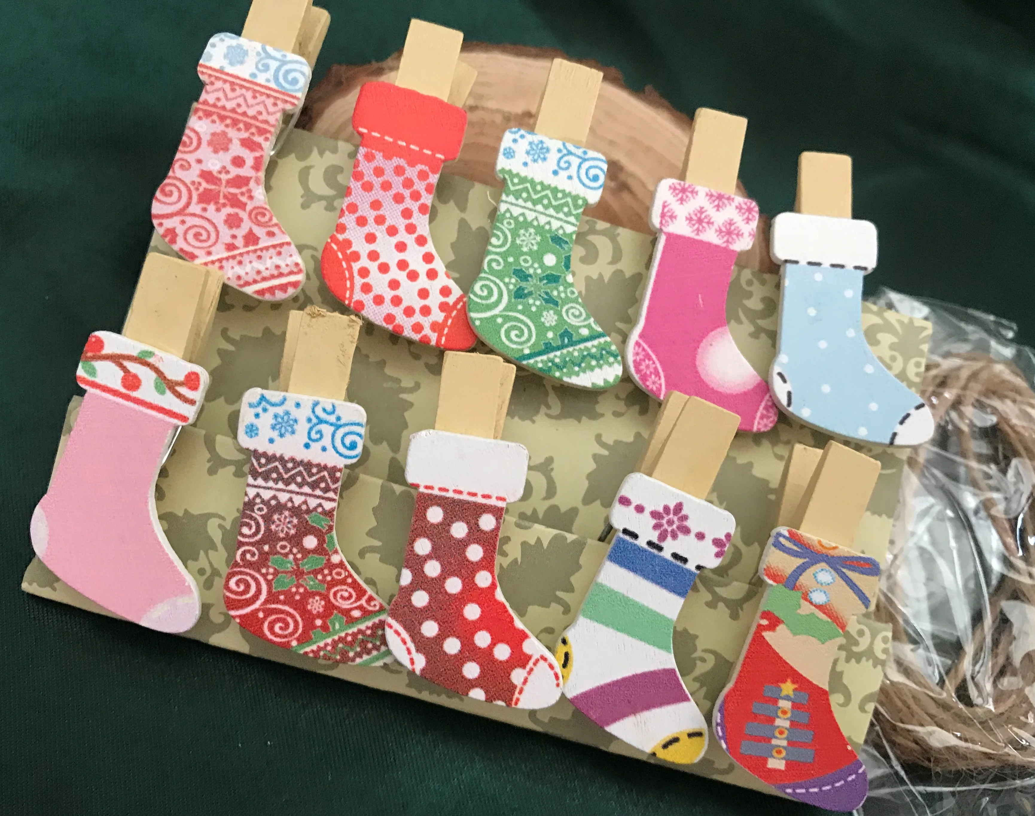Random style Christmas Photo Clips Wood Craft Pegs Christmas Paper Peg Wood Clothespins for Christmas Wedding Holiday Party Supplies DIY Craft Decoration Frgasgds 50 Pieces Christmas Wooden Clips 