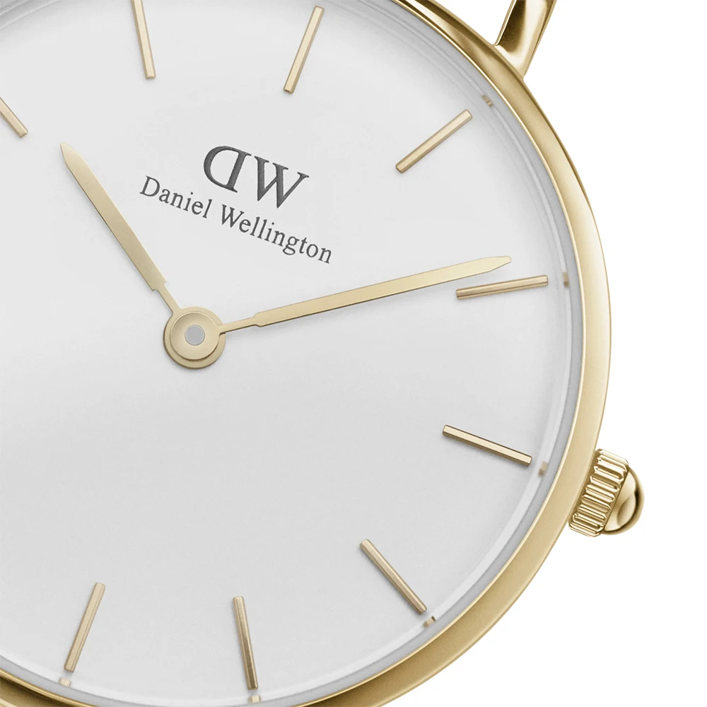 DW00100350_Petite_28_Evergold_White_Closeup_Angle3