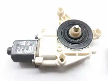 

2048200542 left rear MERCEDES C Class (W204) engine