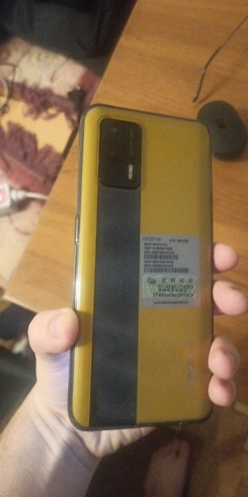 I ordered the phone in the top configuration, checked through aid 64, everything converges. The seller is sociable. At the post office, they made us pay 3,000. This is a jamb of Russian Post, not a seller, in the kit as a gift got along with the protection. There was a sticker (protective). The phone ± Russian is already, so it does not bother to worry to understand something. Slowly setting up. Checked in games, quite not bad, in this money segment, the best phone, charging to completely in minutes ± 30. Socket with Russian adapter. The phone is not bad. You can not be afraid to order.
Headphones are good for 300R. The best in the market