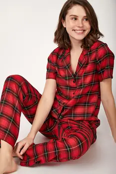 

Happiness ist. Women's Plaid Pattern Pajamas set