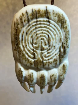 

Shock Mount Bear 'S paw with лабиринтом large of colored бивня Mammoth