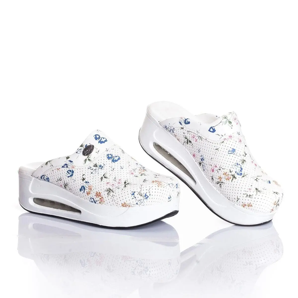 

2022 New Orthopedic Sabo Women Slippers Sandals Shoes Nurse Doctor Hospital Medical Casual Quality Soft Comfort Anti-Slip Clogs
