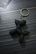 Nuevo creativo de dibujos animados globo de Llavero perro colgante anillo de hombres y mujeres par bolsa de llavero colgante venta al por mayor