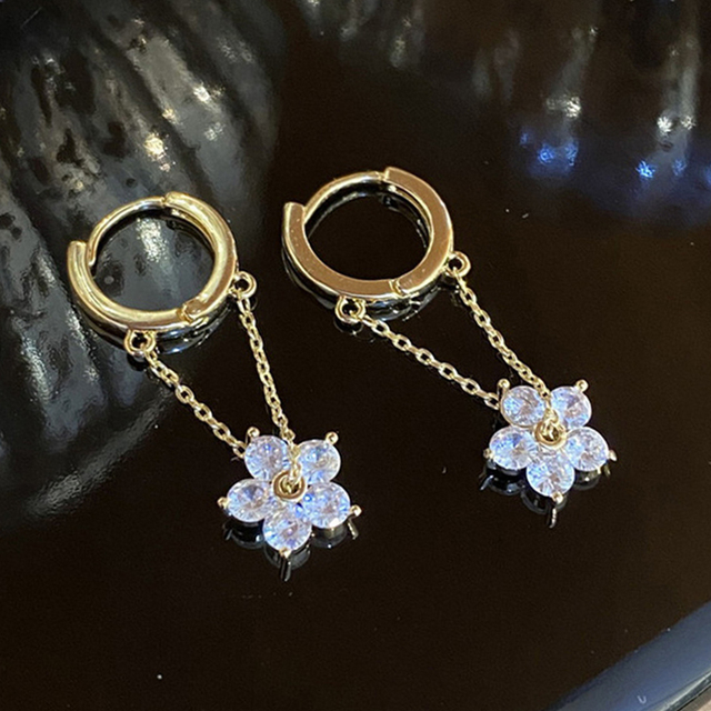 Daisy Round Hoop Earring For Women Delicate Korean Style Sweet Versatile Flower Earring Bride Wedding Engagement Jewelry