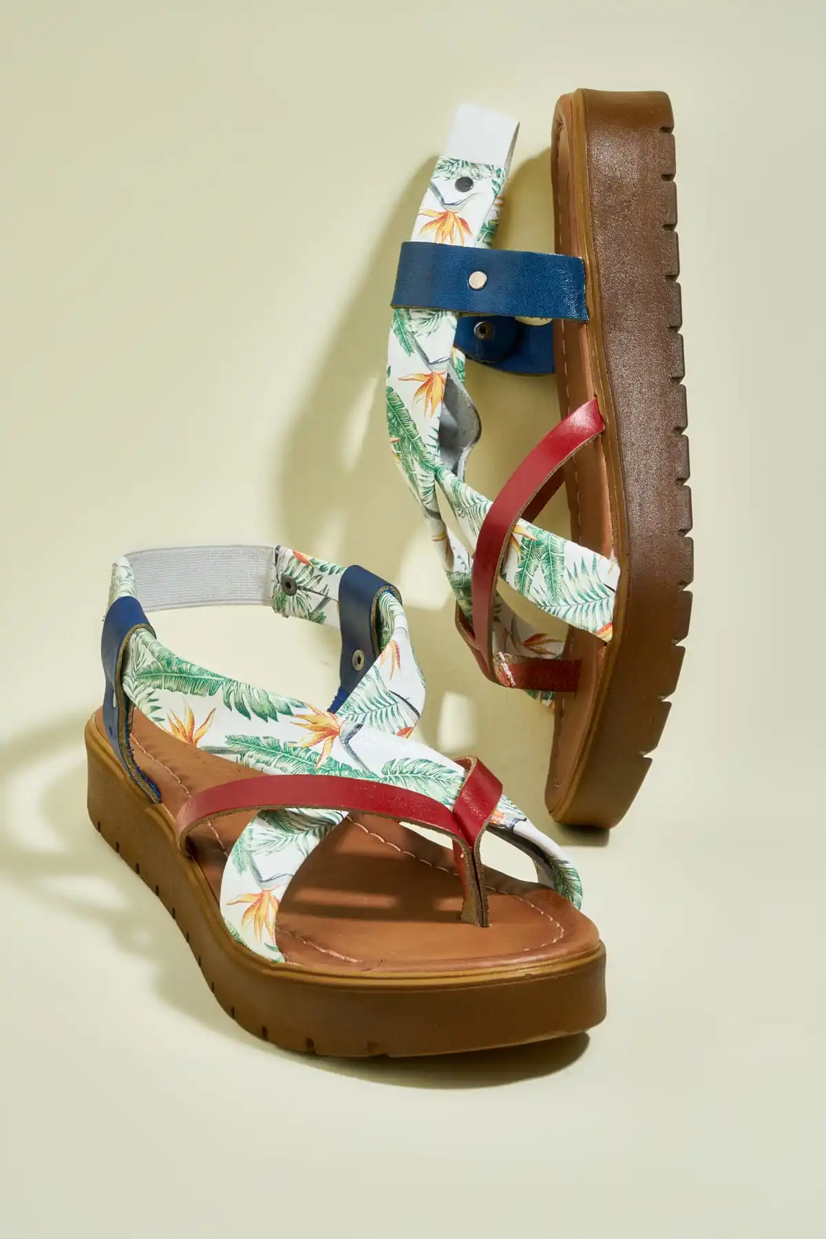 Женские босоножки из натуральной кожи с розами Bambi H06840960|Боссоножки и сандалии| |