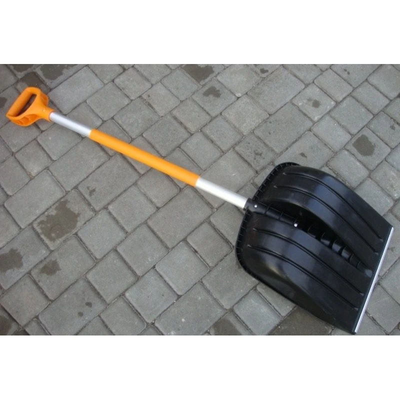 Лопата для уборки снега облегченная Fiskars SnowXpert(1003468