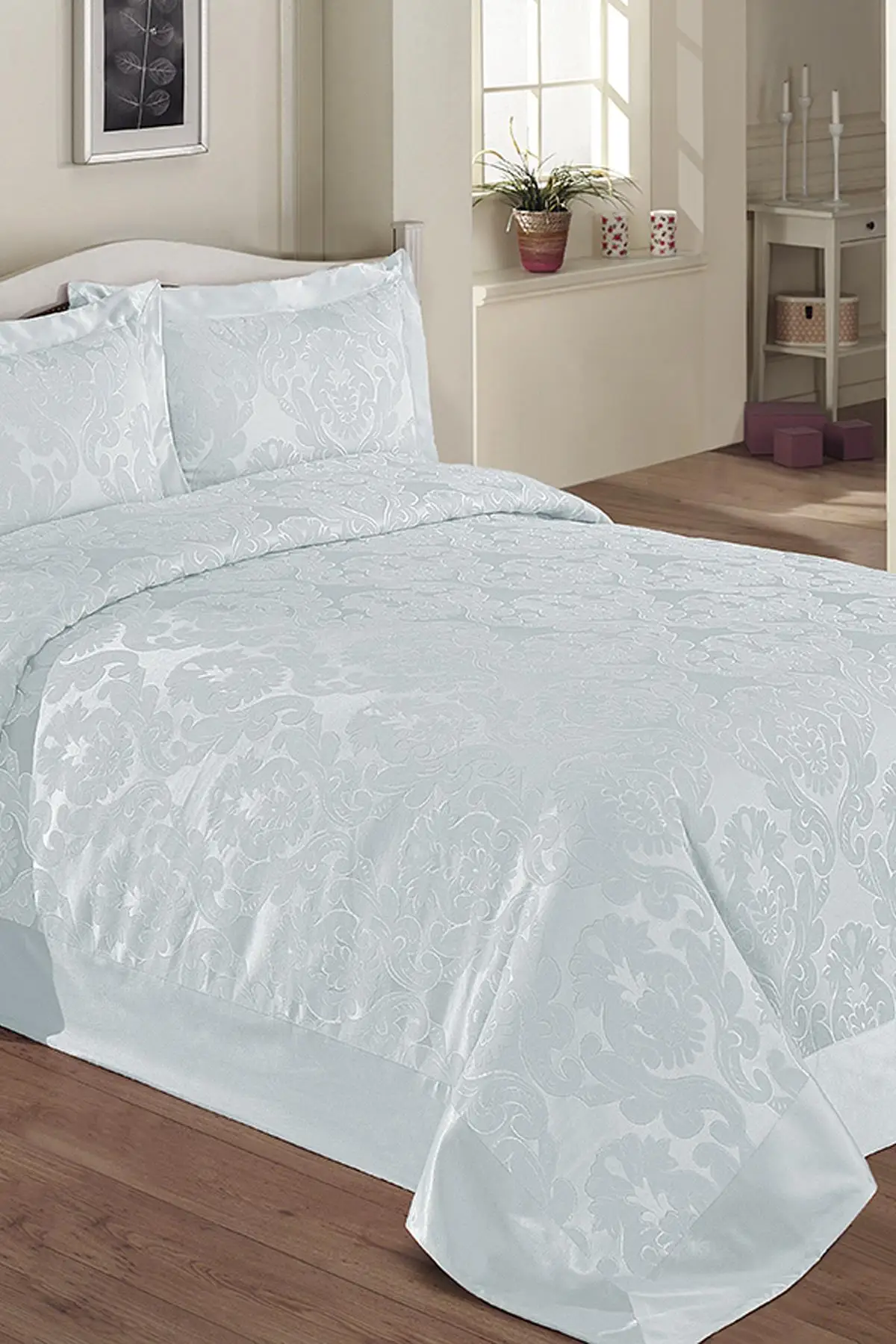 

Damask Luxury Bed Cover Set Mint