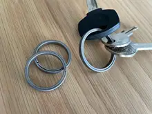 Llaveros de aleación de titanio para hombre, llaveros de anillos pendiente hebilla superligero para coche, regalo creativo masculino, venta al por mayor