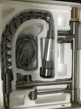 Grifo de doble boquilla y rociador para cocina, llave de agua extraíble de un solo mango con luz LED y pulverizador manual, color bronce y negro