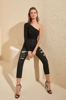 

Trendyol Ripped Detailed High Bel Mom Jeans TWOSS20JE0127