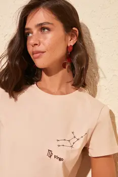 

Trendyol Embroidered Basic Knitted T-Shirt TWOSS20TS0293