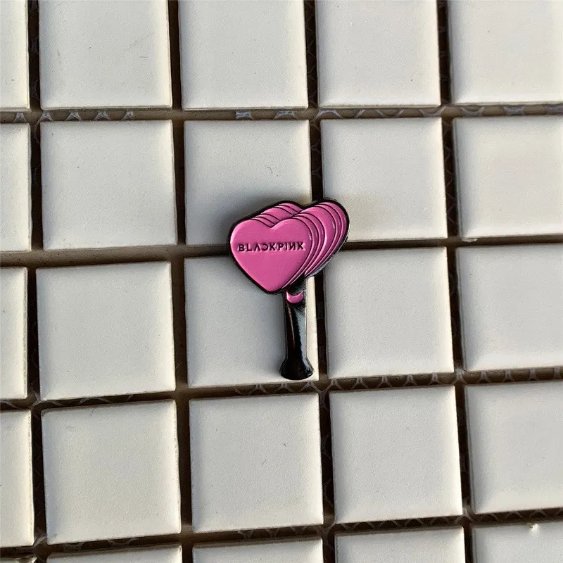 Metal Brooches Pin Bangtan Boys Broche Male SEVENTEEN TWICE GOT7 Lapel Pin BLACKPINK JIMIN JUNG KOOK V SUGA RM EXO Brooch YH368