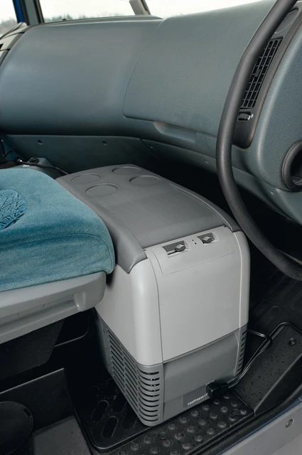 Компрессорный автохолодильник Dometic CoolFreeze CDF-26(+ Три аккумулятора холода в подарок