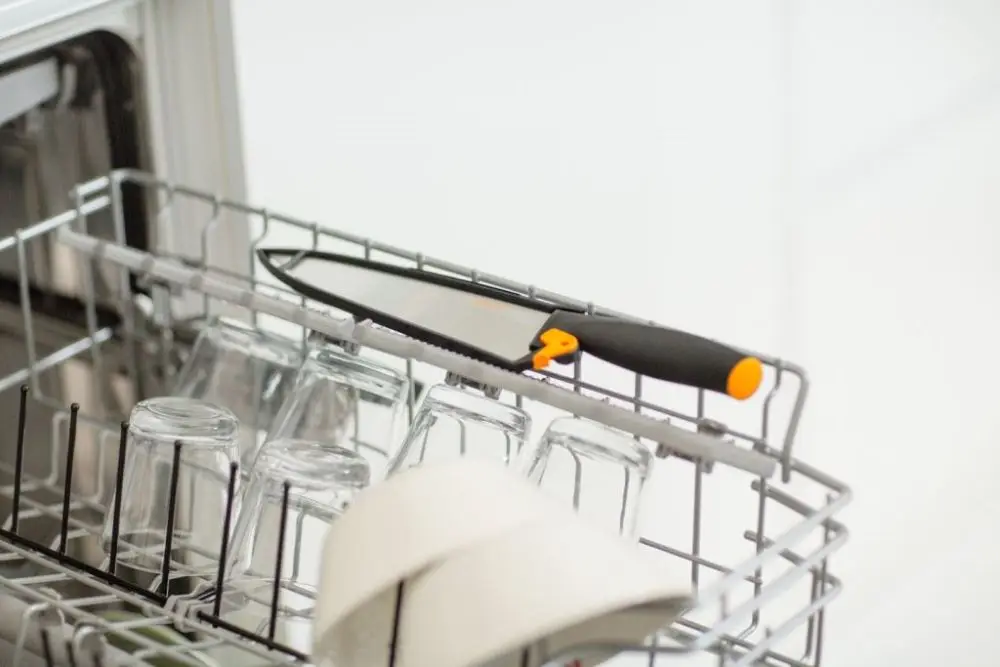 Нож поварской в чехле Fiskars Functional Form, 20 см