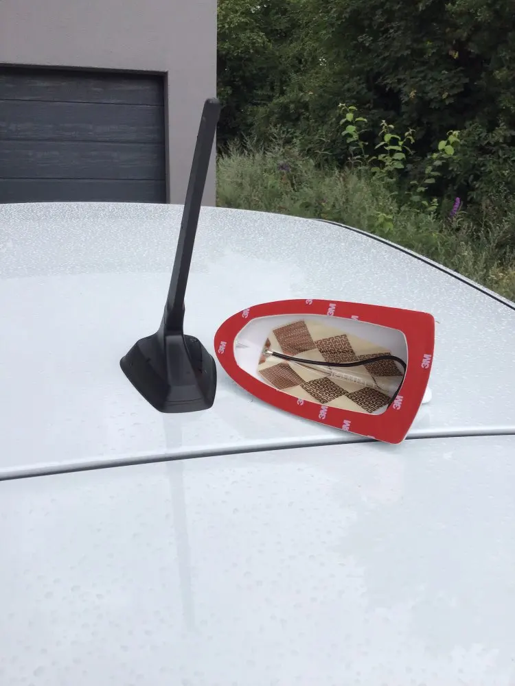 Renault Zoe : Couvercle de mise à niveau de l'antenne (aileron de requin) -  Plugear, antenne en forme d'aileron de requin 