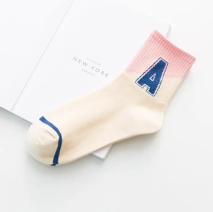 Новые осенние зимние модные хлопковые носки сохраняет тепло дезодорирует колледж Стиль Письмо средние Удлиненные носки женские носки