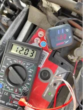 KOSO-indicador voltímetro indefinido para motocicleta, pantalla de voltaje de temperatura con carga USB para Vespa TMAX XMAX